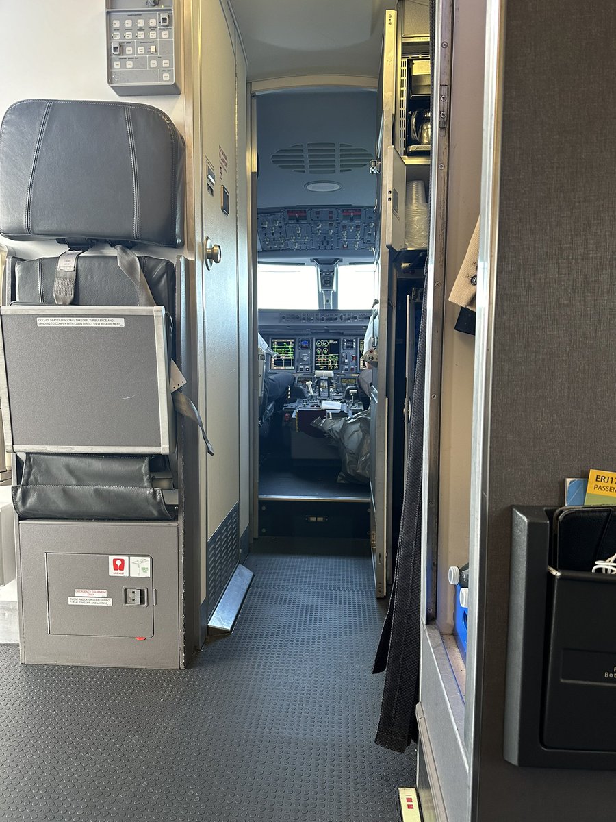 Patrick_ONeal's tweet photo. Next stop San Francisco and Chase Center for Clippers vs Warriors tonight on Bally Sports So Cal! Ready to crush some sideline! #GoClipsGo
What do you call the feeling when you get upgraded to First Class and you didn’t even ask? 1D baby lfg https://t.co/kOkuPiM1Sw