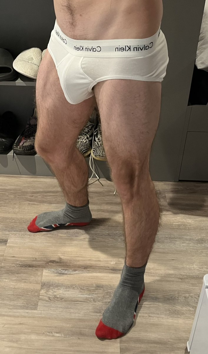 Senspackage's tweet photo. Whose favourite colour is white?
.
.
.
#bulge #briefs #whitebriefs #CalvinKlein #dick #bigdick #bigdickalert #legs https://t.co/xmBx6FYeq5
