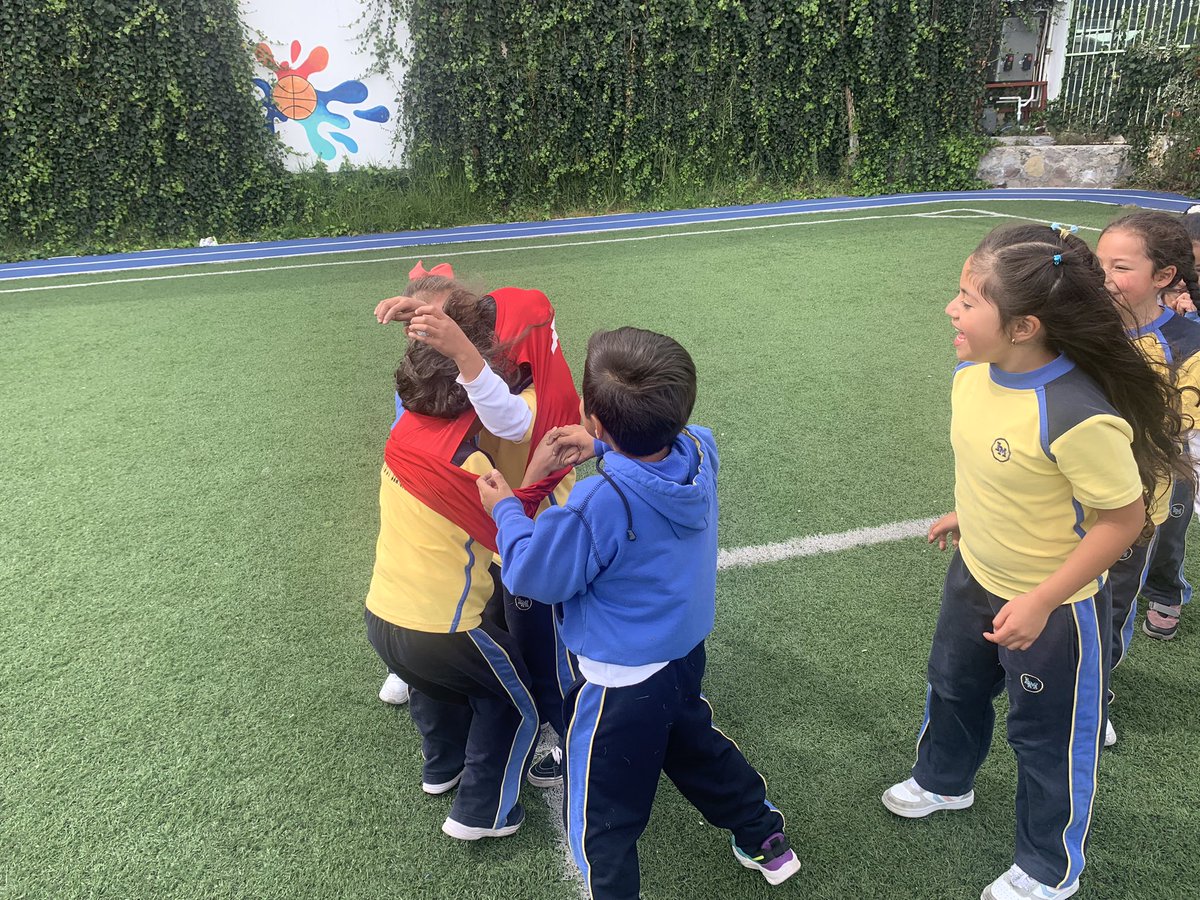 JuanMan16362045's tweet photo. Actividades de velocidad ,trabajo en equipo y coordinación con el Profesor Juan Gómez  voluntario  de la Activación Física y Deporte de la fundación Alfredo Harp Helú para el deporte.

#SemáforoDeportivo
@FAHHdeporte https://t.co/EDbSFv6giZ