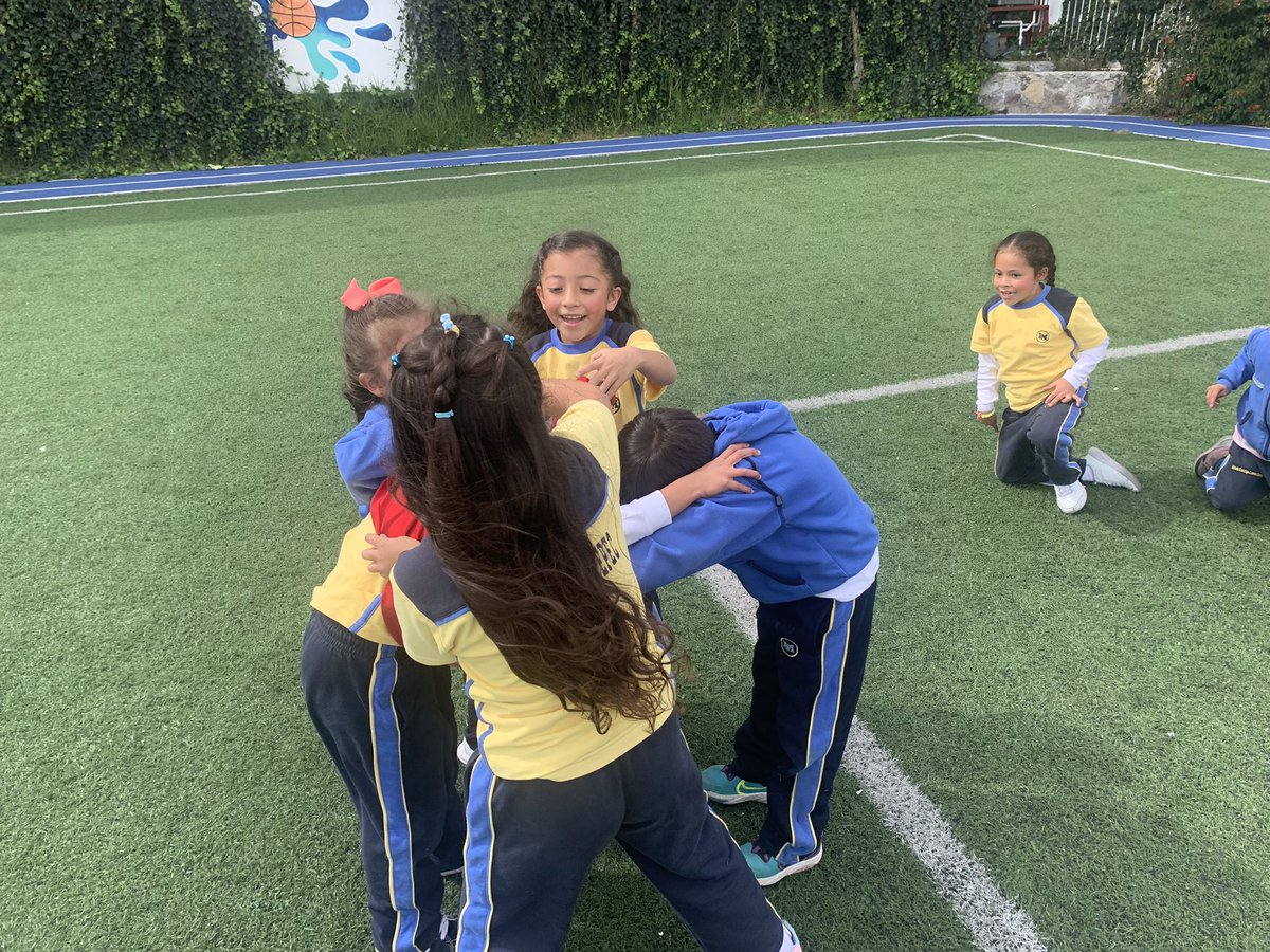 JuanMan16362045's tweet photo. Actividades de velocidad ,trabajo en equipo y coordinación con el Profesor Juan Gómez  voluntario  de la Activación Física y Deporte de la fundación Alfredo Harp Helú para el deporte.

#SemáforoDeportivo
@FAHHdeporte https://t.co/EDbSFv6giZ