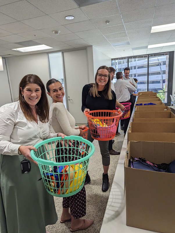 unitedwayoc's tweet photo. A huge thank you to @PNC for a successful Season of Giving! 🎁
This September was PNC's first time partnering with @unitedwayoc for a seasonal campaign rooted in generosity and community. Way to make an impact #TheOCWay!
Join us in giving our partner a hand for #DoingMore4OC. https://t.co/oqO3GquvUv