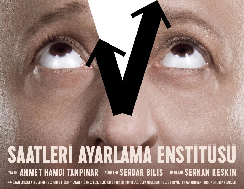 tugceisiyel's tweet photo. Ben böyle bir oyunculuk performansı görmedim. Ne izledik bilmiyorum. Tiyatro desem, az kalır. Bu tiyatro ötesi bir şeydi, içinde sinemanın da olduğu.. Muazzam bir prodüksiyon.
Ve evet o oyun: Saatleri Ayarlama Enstitüsü, ve o oyuncu: Serkan Keskin. 
Çok büyülendik, çok. https://t.co/JjV37OLtNF