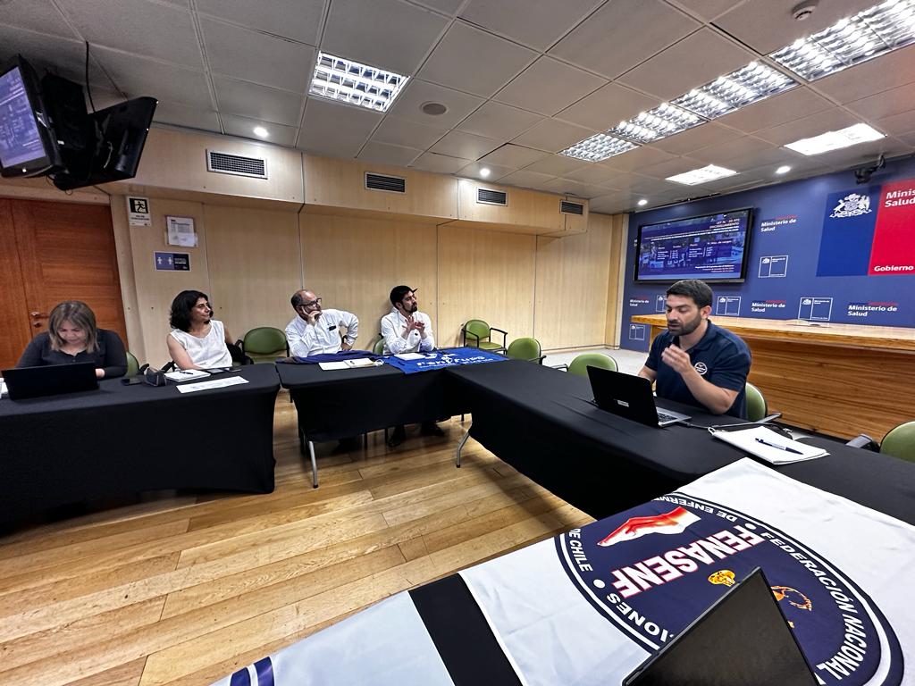 FENASENFCHILE's tweet photo. 🔵FENASENF hoy expuso su propuesta de trabajo en la Mesa de Carrera Funcionaria.
🟦Esperamos que MINSAL pueda generar una contrapropuesta que satisfaga el anhelo del estamento profesional y presente una contrapropuesta que nos permita avanzar con prontitud.
.
#TrabajoGremial https://t.co/9JRwqXX6IW