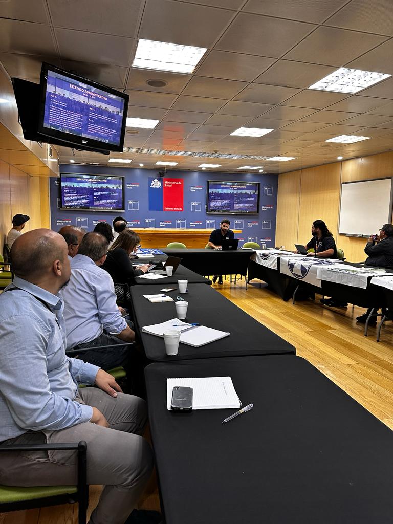 FENASENFCHILE's tweet photo. 🔵FENASENF hoy expuso su propuesta de trabajo en la Mesa de Carrera Funcionaria.
🟦Esperamos que MINSAL pueda generar una contrapropuesta que satisfaga el anhelo del estamento profesional y presente una contrapropuesta que nos permita avanzar con prontitud.
.
#TrabajoGremial https://t.co/9JRwqXX6IW