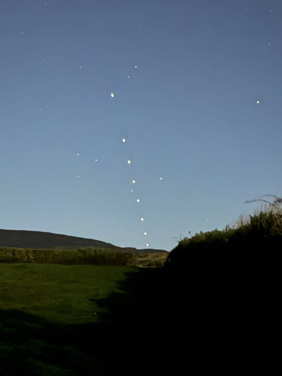 ed_kwin's tweet photo. Saw this last night moving very slow #starlinks #witns #iPhone photography https://t.co/f9ok8bgF9T