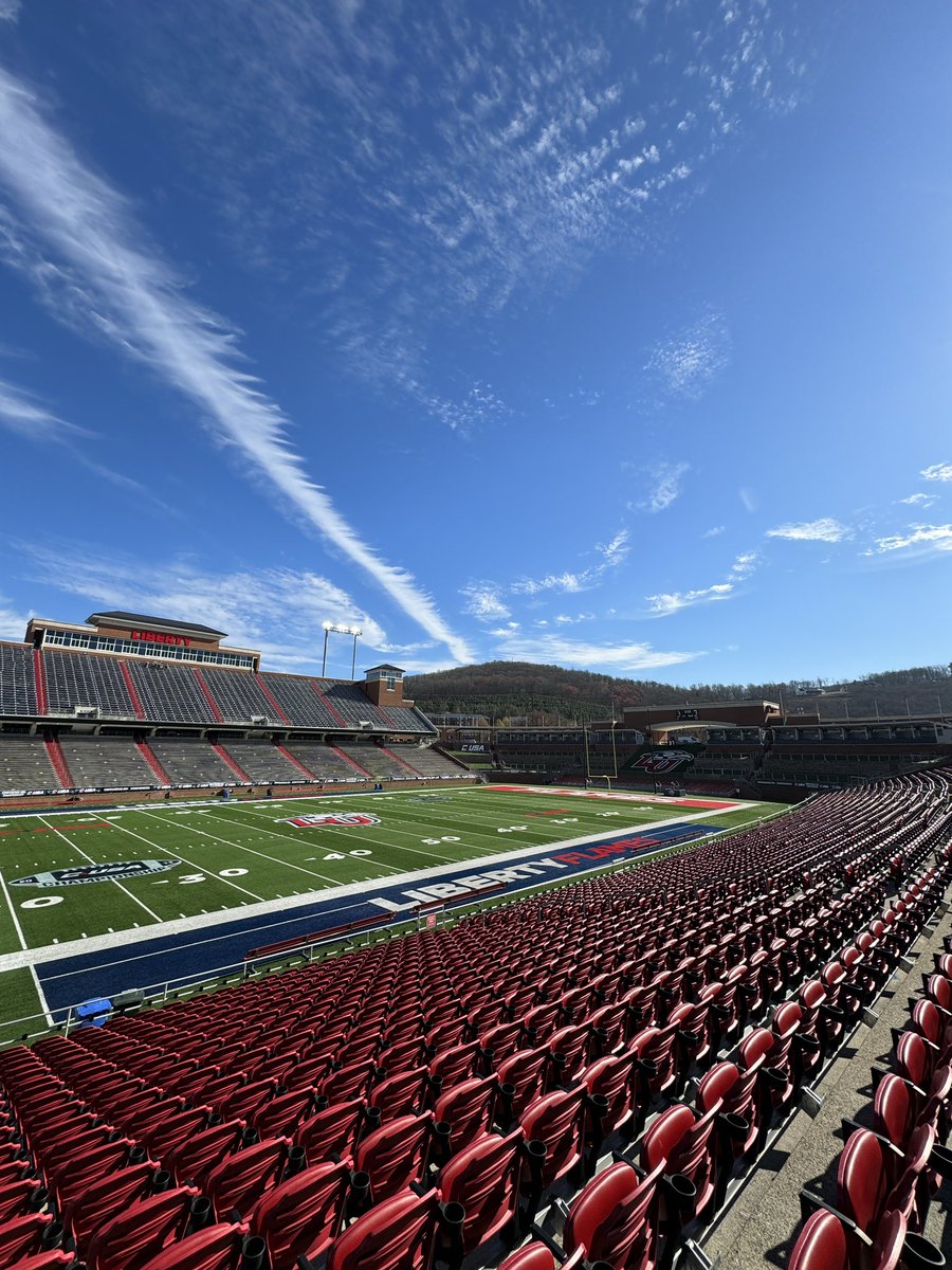 ConferenceUSA's tweet photo. 📍 ON SITE

#NoLimitsOnUs https://t.co/3LYH9xsUTM