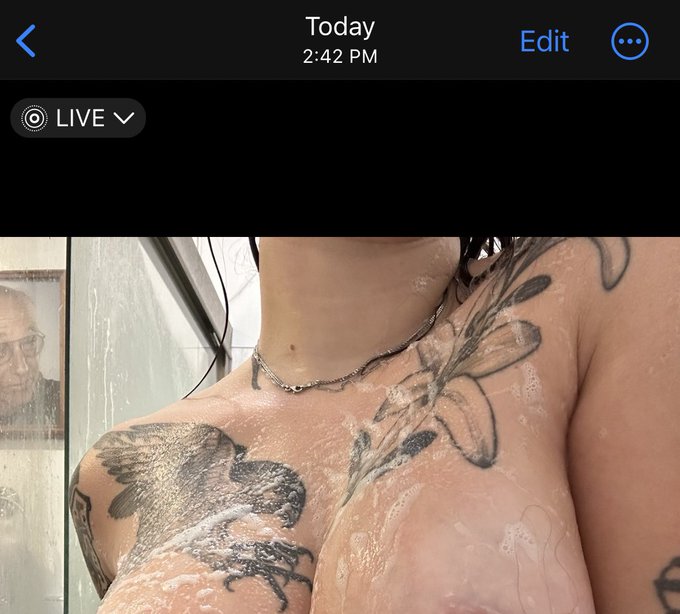 can&rsquo;t believe i got photobombed like this https://t.co/5ndgJDZq3I