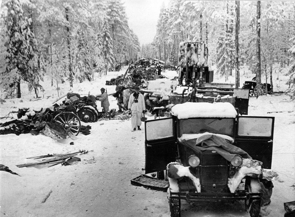 On this legendary road, middle of icy wilderness of Finland, Soviet 44th Kievskaya of the Red Banner Rifle Division ceased to exist.

10 000-15 000 of it's 17 000 men were surrounded & destroyed by Finnish forces in battle of Raate Road.

#Finland #Russia #WinterWar