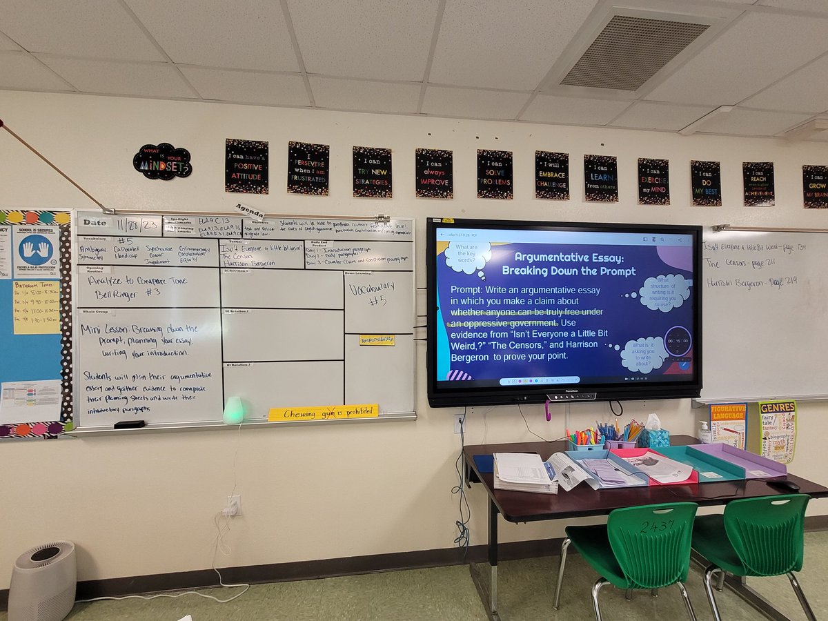 MrsMStewart_'s tweet image. I&apos;m so glad to welcome back one of my former teachers, Ms. Willies, who is newly hired and returning to @MDCPS to support my literacy department. North Miami Senior is her #YourBestChoiceMDCPS! #buildingrelationships #highexpectations @SuptDotres @MDCPSNorth @NMSPIONEERS
