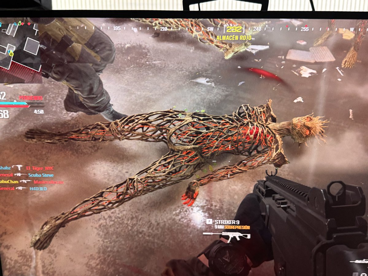 yosoysabuchan's tweet photo. Está en skin debería ser baneada de por vida >:v #warzone https://t.co/cLexA6yCzg