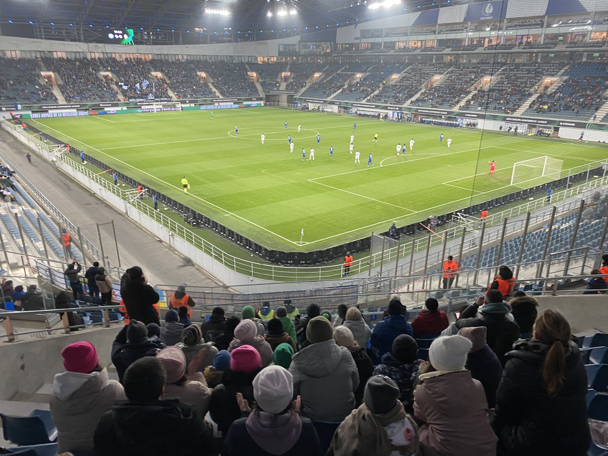 kaagentfdn's tweet photo. Een vlotte overwinning, een warm bezoekersvak. We leven mee met onze onfortuinlijke doelman. Bon courage Paul Nardi! #COBW #MoreThanFootball #gntluh #uecl #SlavaUkraini #kaagent https://t.co/j3uFRRRN3o