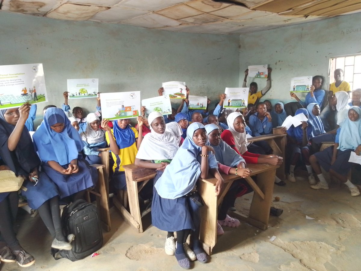 NonviolentB's tweet photo. #GreenSkillsSchoolInitiative
#LocalizingClimateActionsforSustainablePeace
We are sustaining advocacy and increasing rural awareness and grassroots youth participation in climate actions for sustainable peace. @gppacwestafrica @3dSustainable @KNetwork25656 @TTricentre @YandyTech https://t.co/UtFIkbNbUT