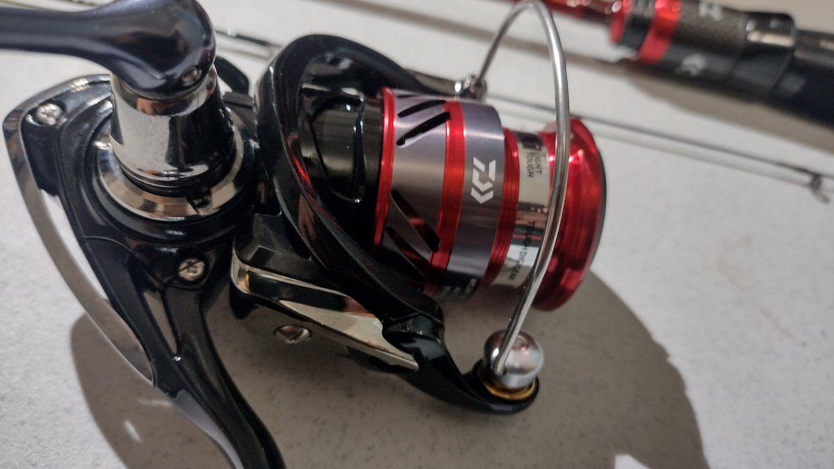 apipkin1's tweet photo. Unboxing the black friday deals 👍😎🎣
My first #daiwa combo 😍 with red braid 0,07mm and a box with 40+ spoons (I hope not for decorating the trees 😜)
#UL #fishing #trout #daiwa #ninja #spiderwire https://t.co/XhA1mezLkx