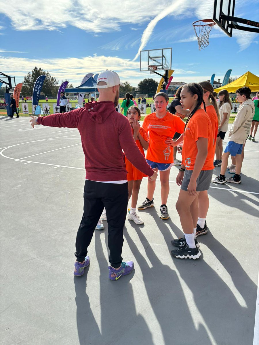 BISCSouthLoop's tweet image. Day 2 of Global Games was a great success. South Loop will have 6 teams competing in the championship games tomorrow and a Doubles tennis team in the semi-finals. Let’s Go Bulldogs!!!
#WeAreBulldogs #GoOrange #NAEGlobalGames #GlobalConnectedness #NAETheAmericas #FamilyofSchools