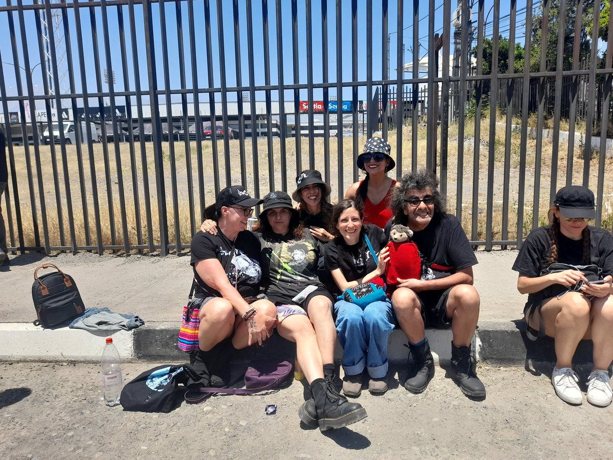 <a href="/curefans/">curefans</a> <a href="/thecure/">The Cure</a> today in Santiago! 🙌