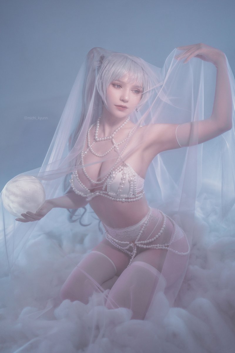 I wish to be a stardust, loyally  accompanying the Moon  ✨

Weiss Schnee from RWBY 🌙 https://t.co/0Lp2sjurpF