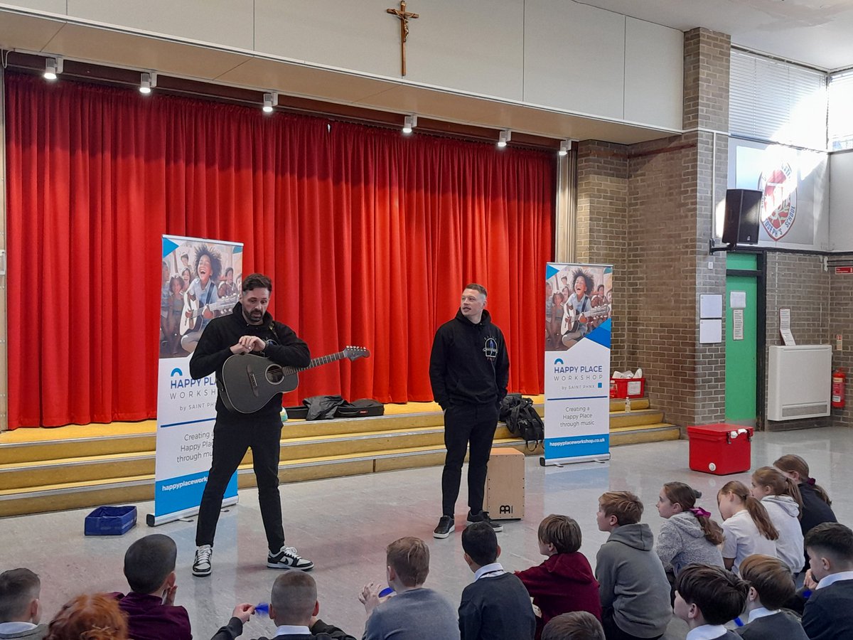 Great excitement at school today as <a href="/saintphnx/">𝐒𝐀𝐈𝐍𝐓 𝐏𝐇𝐍𝐗</a> visited to deliver their fantastic Happy Place Workshop!
