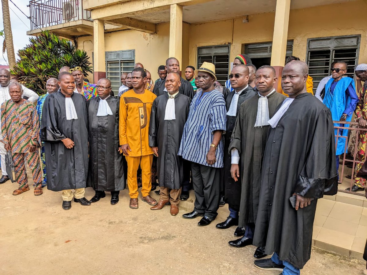 MawoussiL's tweet photo. Maître OTOUFO K.N
Ikpola a été investi dans ses fonctions d'Huissier de justice dans le ressort du Tribunal à compétence civile de #Badou à travers sa prestation de serment aujourd'hui.
Il a juré de loyalement remplir ses fonctions avec exactitude et probité et observer... https://t.co/ktq7DTS1N4