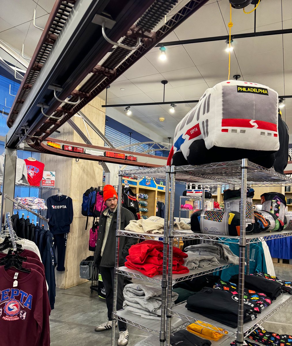 FrancesPatano's tweet photo. girls don’t want heart-shaped jewelry, they want a trip to the Southeastern Pennsylvania Transportation Authority Gift Shop https://t.co/LqcBJwdV1r