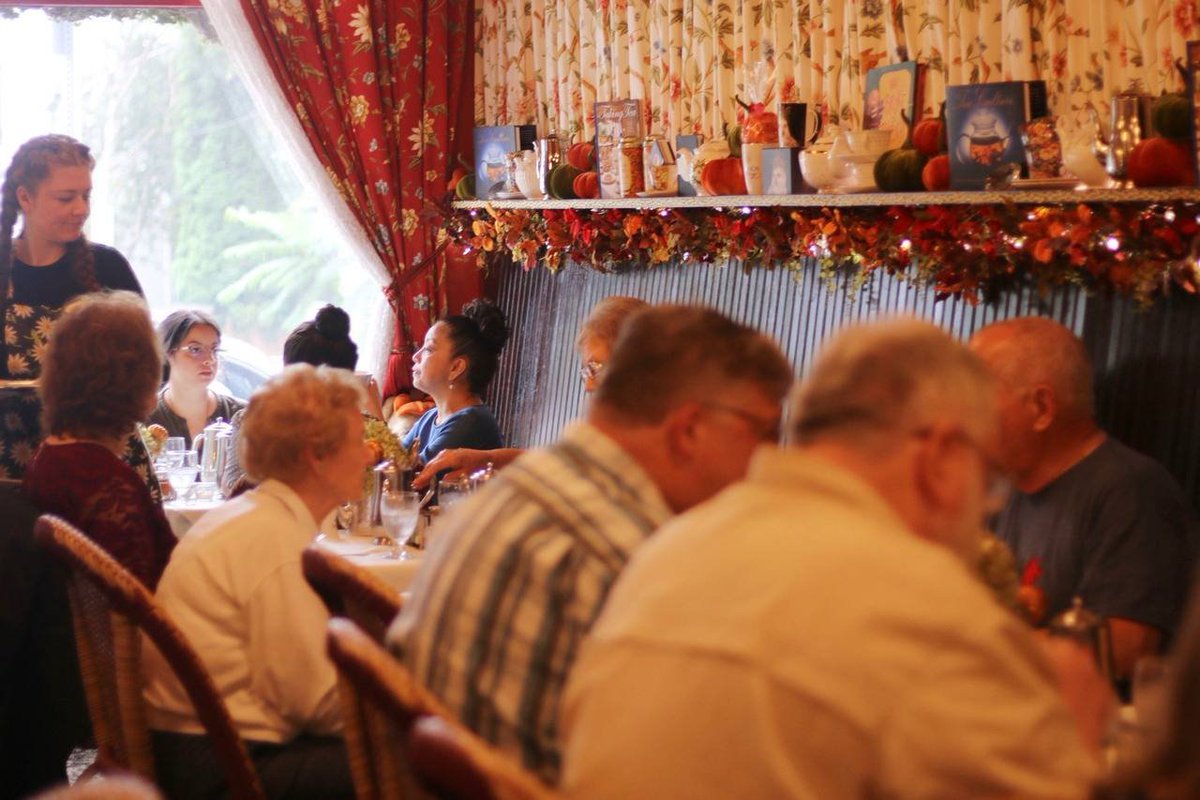 Oo0anna2's tweet photo. Looking for a charming tea room in Seattle? Queen Mary Tea offers a fantastic afternoon tea experience! 🫖✨ https://t.co/vRfmHwn8wq
