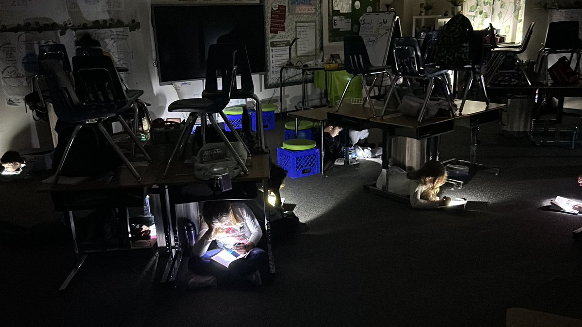 What better way to experience light energy than by reading with flashlights?
#ShineBright #EveryStudentEveryDay <a href="/MinshewColts1/">MinshewColts1</a>