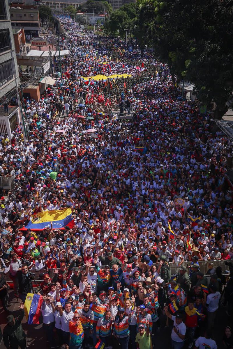 ¡GRACIAS, #LAGUAIRA! Cuanta demostración de amor por nuestra Patria… Ahora la cita es el domingo tempranito a sellar nuestra lealtad con la Patria sin distingo de ningún tipo: todos y todas por igual. ¡Vota 5 veces sí! #Esequibo #VenezuelaToda