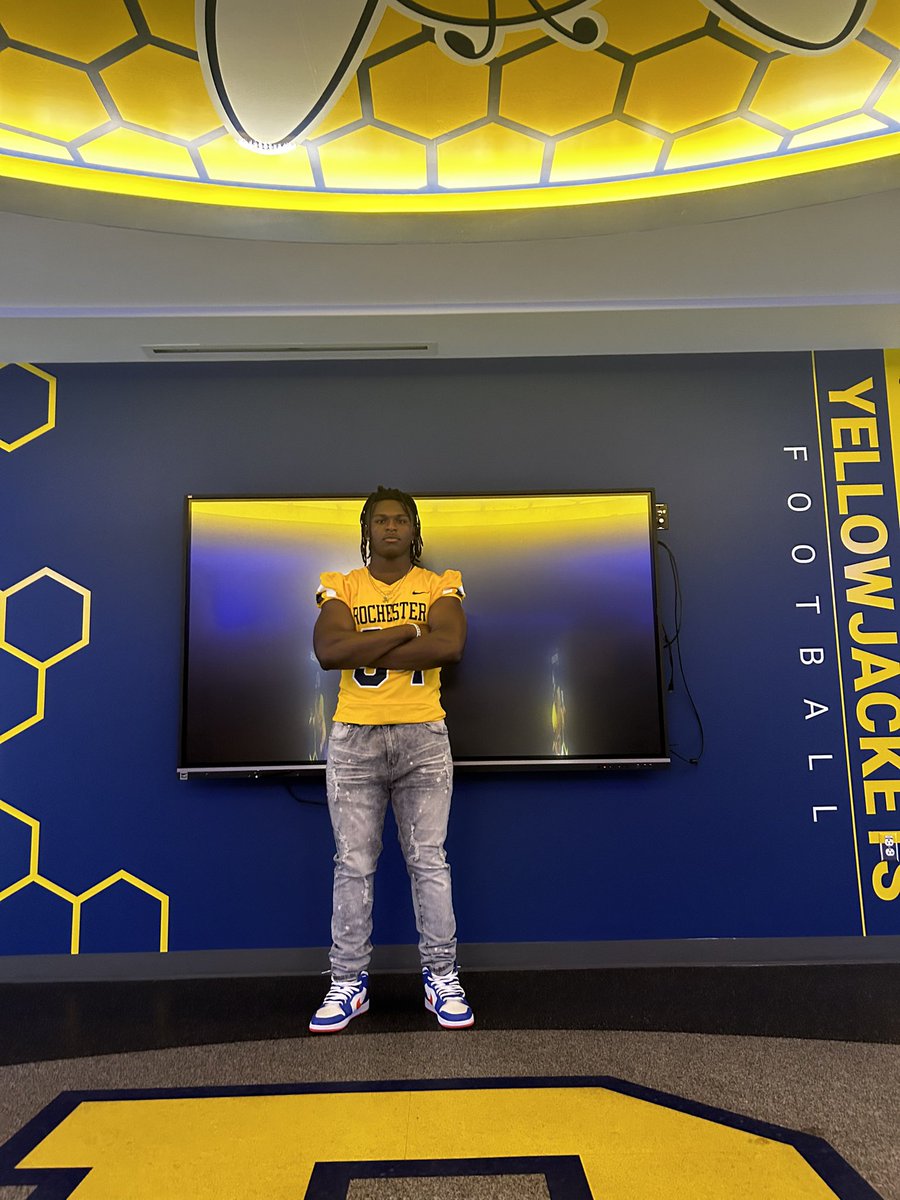 EXTREMELY blessed to receive a offer from The University of Rochester 🔵🟡