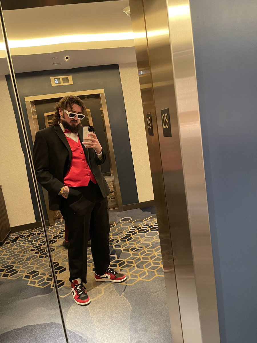 The VibeDealer tweet media