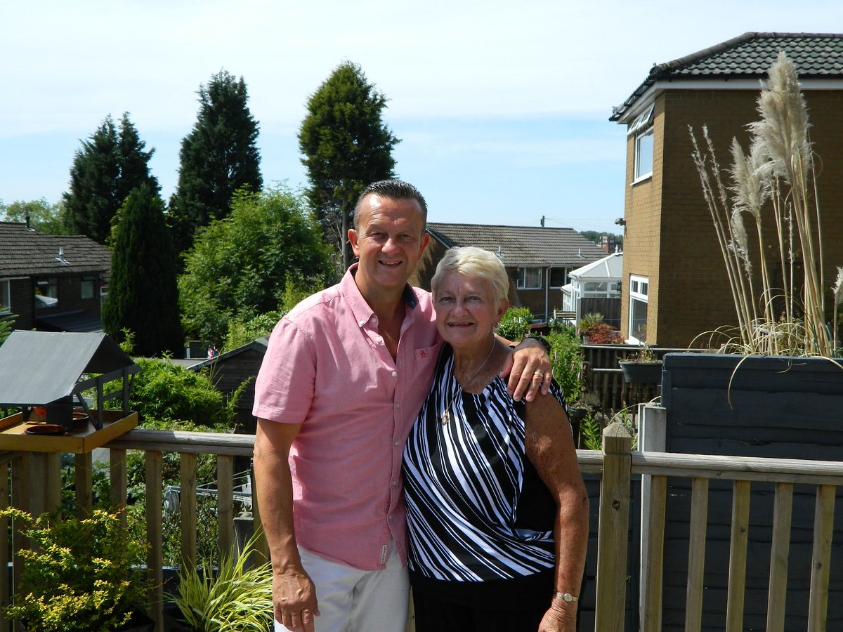 W9LDY's tweet photo. Happy birthday Mum, love you millions❤️❤️❤️ https://t.co/q9KPFBkBf9