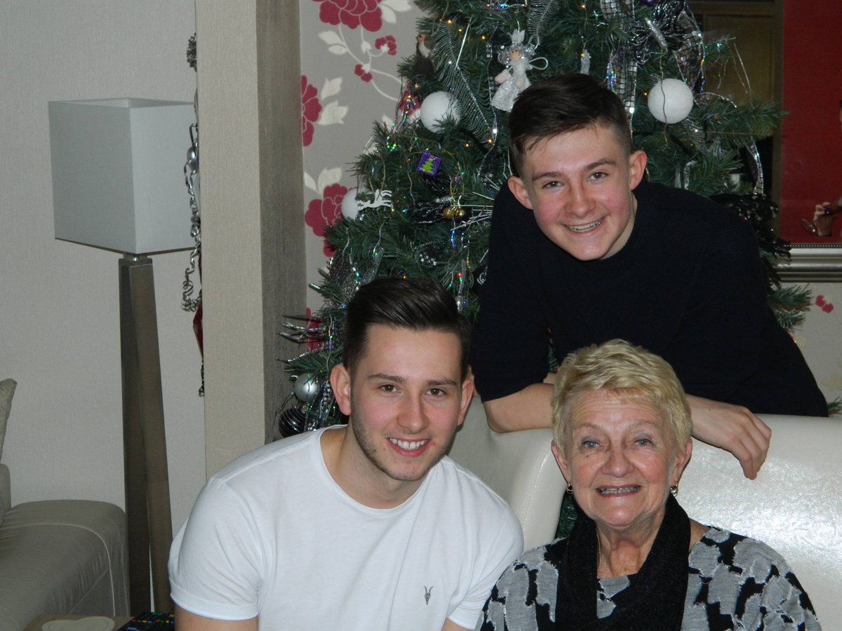 W9LDY's tweet photo. Happy birthday Mum, love you millions❤️❤️❤️ https://t.co/q9KPFBkBf9