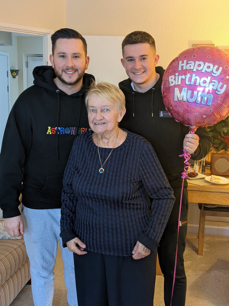 W9LDY's tweet photo. Happy birthday Mum, love you millions❤️❤️❤️ https://t.co/q9KPFBkBf9