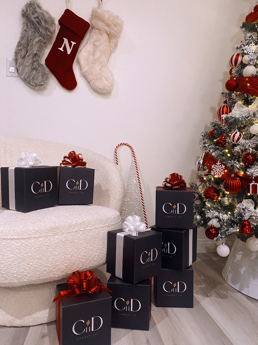 devynlundy's tweet photo. Christmas drop is just around the corner! 🕯️🎄🎅🏼 https://t.co/tRiHT0Nrcx
