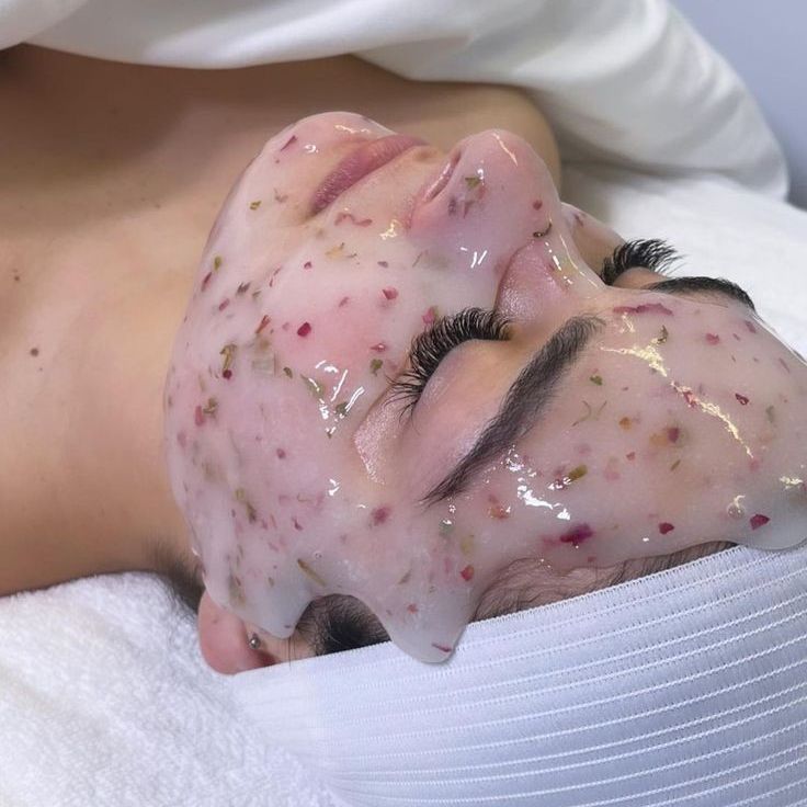 hustlehighlight's tweet photo. Did you know? Rose isn't just a scent—it's a skincare powerhouse. 
Our Jelly Mask Rose Ritual harnesses the anti-inflammatory and hydrating powers of real rose petals to soothe and quench your thirsty skin. 
🌹💦 #RoseBenefit #JellyMaskMagic https://t.co/d7dwpItwZs