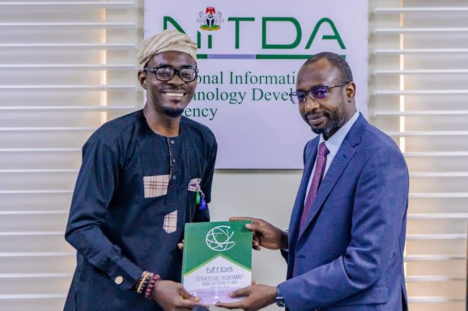 akinwale_cfi's tweet photo. ..in 2021 immediately after the COVID lockdown one of our innovations was the Corporate Farmers Digital Agriculture e-learning platform with the big idea of closing the Agricultural educational gap amongst youth, Farmers & other Stakeholders within the ecosystem. We spent millions of Naira building an eLearning portal specifically for this purpose, we got live tutors we even got one of the best Professionals from a leading Agriculture University to help with our contents. 

Little did we know that the Ag sector was not ready for an eLearning platform on Agriculture. Fast-forward 2023 I'm glad that new platforms are beginning to spring up to educate Nigerian youth all they need to know about the Agricultural value chain. A special thanks to @NITDANigeria for working with us + Obafemi Awolowo University OAU students for signing up to the platform. we believe slowly but surely we will build a sector everyone will appreciate!! - @bosuntijani