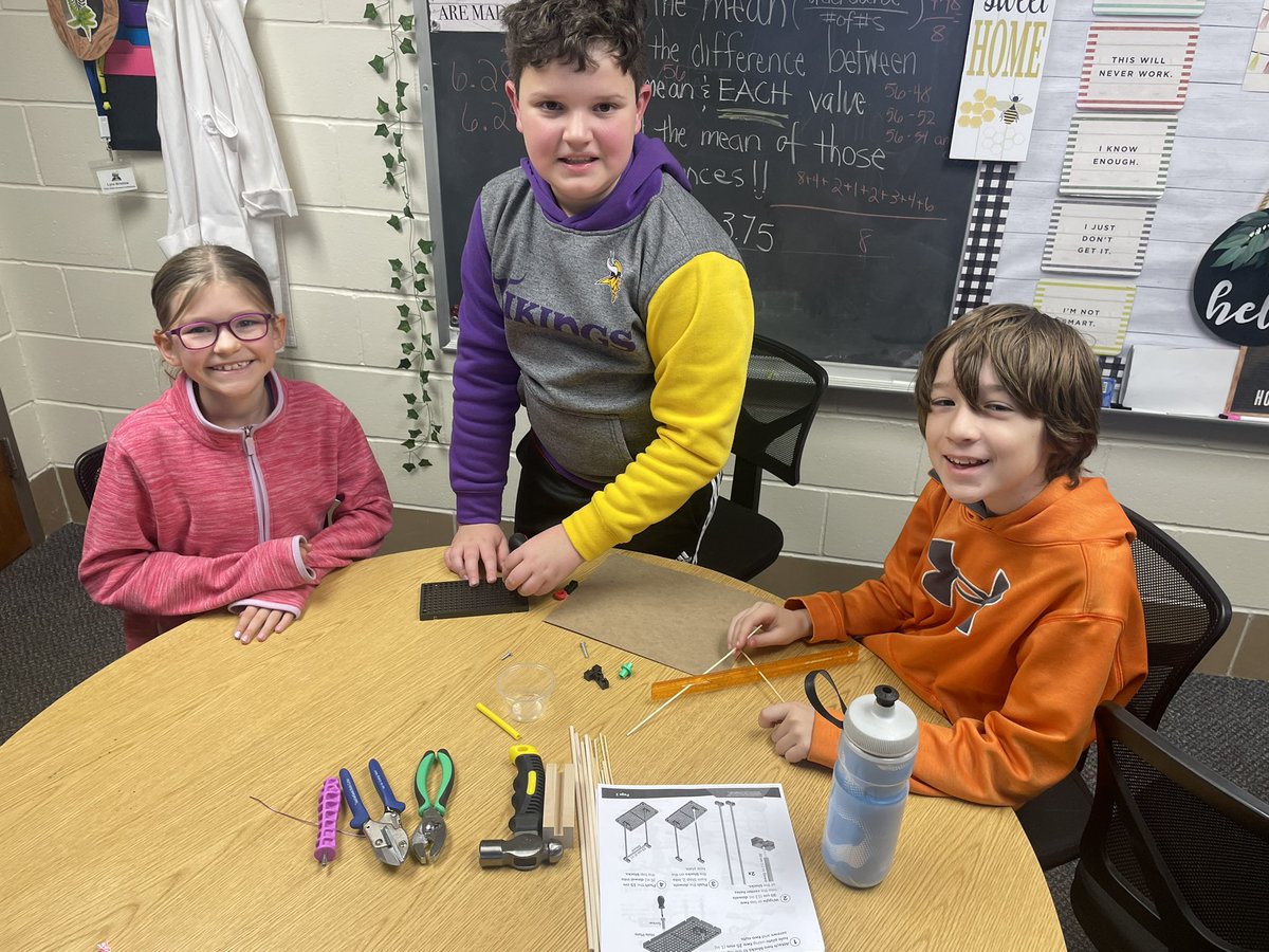 ms_bristow's tweet photo. @GetTeacherGeek my students are loving the Wind Lift project! They can’t get enough of these #STEAM projects! #1SEP https://t.co/xOYwrO3gyZ
