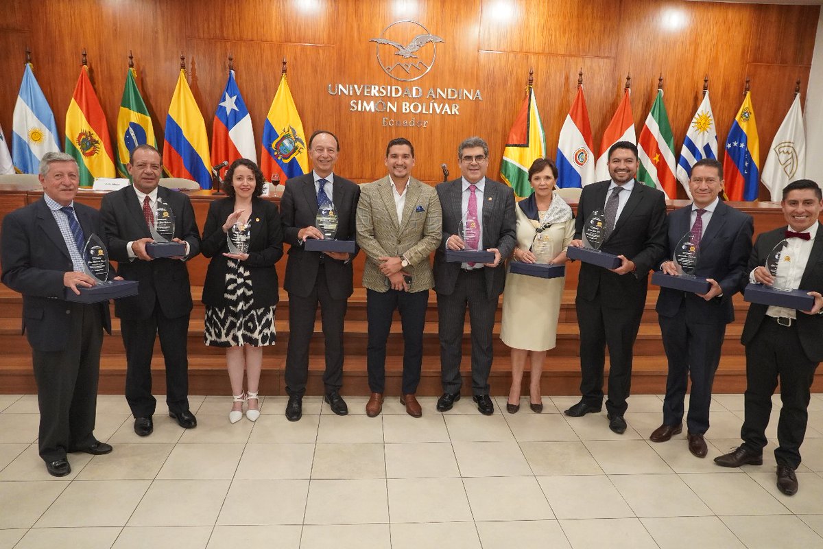 DamianLarcoG's tweet photo. Firmamos un convenio sumamente importante con el Instituto Ecuatoriano de Derecho Tributario para fortalecer el programa de cumplimiento cooperativo de grandes contribuyentes.

Con apoyo interinstitucional implementamos las mejores prácticas internacionales.

#ElNuevoEcuador 🇪🇨 https://t.co/M2UEEL0APA