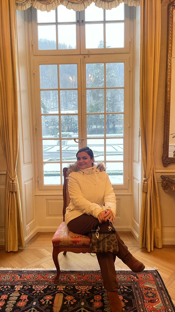 myrna_kayed's tweet photo. A great trip by the Swiss protocol, @eda_dfae @kehrsatz @_IBWD @kanton_bern #bern #berne #kehrsatz #schlossgarten #garten #switzerland #history #culture #art #swissart #bernart #ski #snow https://t.co/vwFNDpYw2b