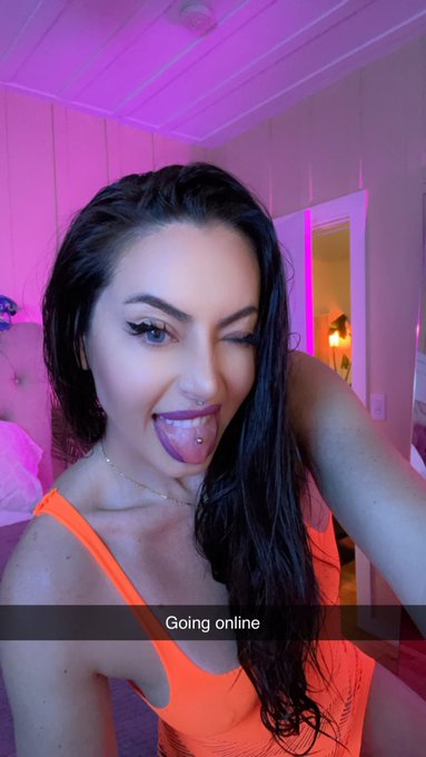 Going online https://t.co/iJQLByXzEb