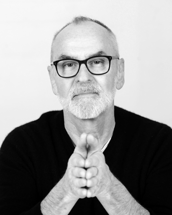 DrewRowsome's tweet photo. Damien Atkins brings "me plus a little more" to Here Lies Henry https://t.co/7lHkFS6Wv6 #theaTO
@FactoryToronto @skinnydamien #theatre #DanielMacIvor @tawiahmcarthy #HereLiesHenry https://t.co/ahl9HS5IsQ