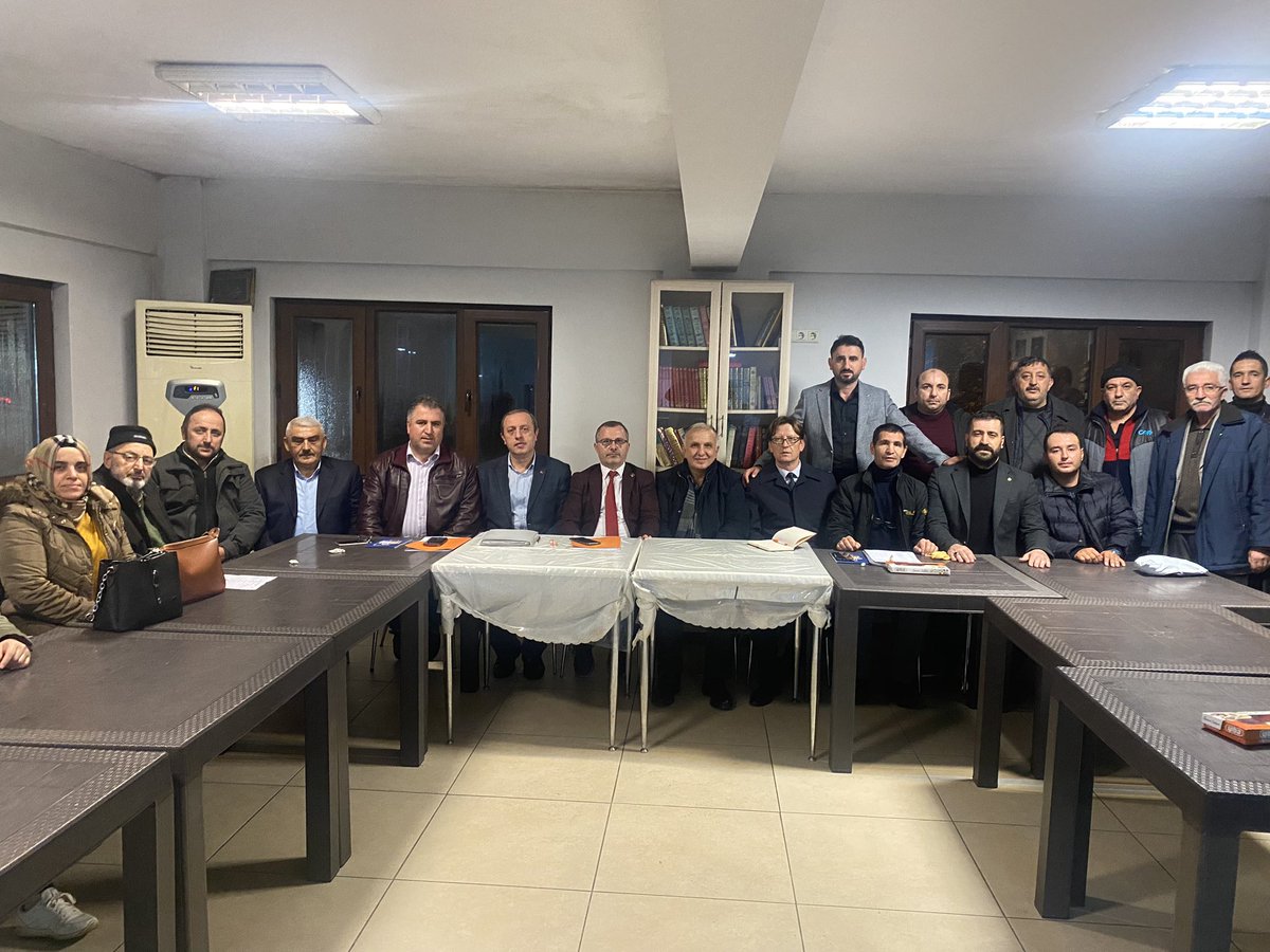 Ak parti Mahalle yönetim kurullarımız ile toplantılarımız son hızı ile devam etmekte toplantımıza katılım sağlayan tüm mahalle yönetim kurulu üyelerine ilçe yöneticilerime ve Belediye Encümenlerime Teşekkür ederim