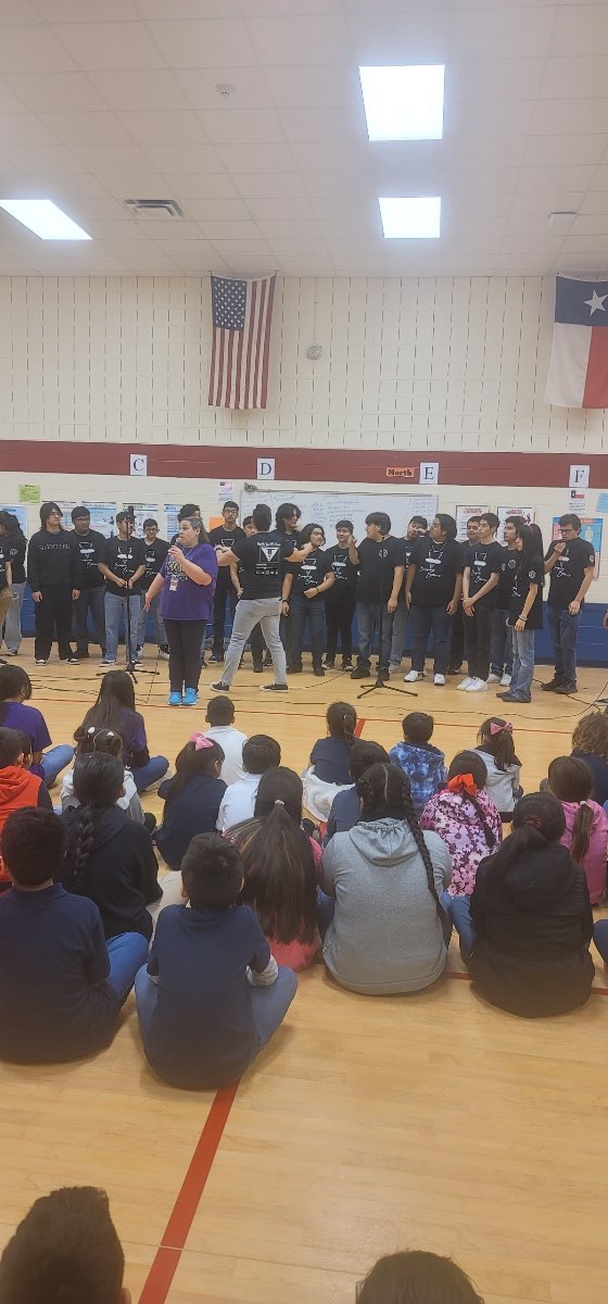 RufinoMendozaES's tweet image. 🎺 Gratitude to the J.P. Elder Band for an amazing performance today! 🎶 Apreciamos la increíble presentación de la Banda J.P. Elder hoy. ¡Gracias por inspirar a nuestros estudiantes! #MusicalMagic #CommunitySupport @CortezLupe1 @ChrisjBarksdale @katy_anne_myers