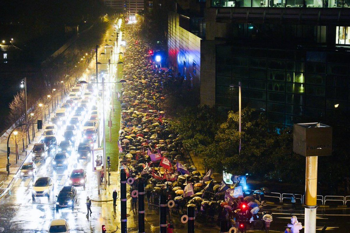 bizitzak's tweet image. ¡Enhorabuena Euskal Herria! Hoy nos dirigimos claramente a los gobiernos vascos: exigimos la creación de una mesa intersectorial para abordar con urgencia el tema de los cuidados.