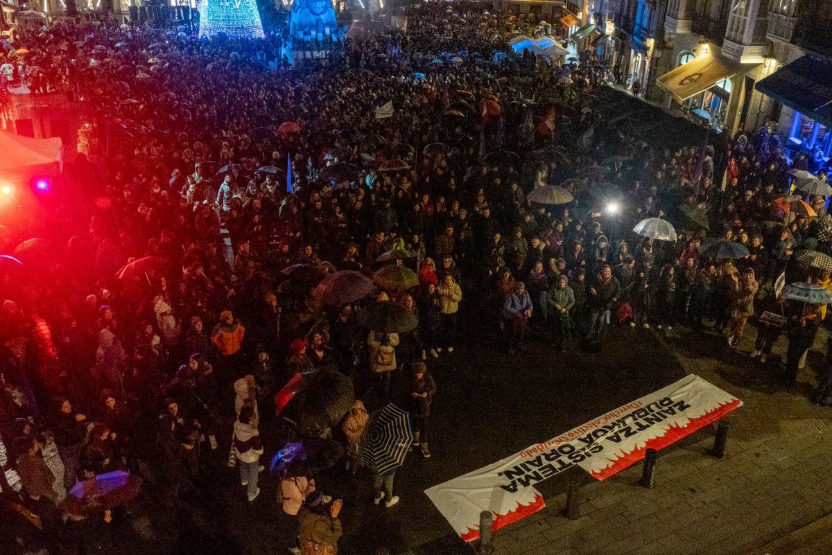 bizitzak's tweet image. ¡Enhorabuena Euskal Herria! Hoy nos dirigimos claramente a los gobiernos vascos: exigimos la creación de una mesa intersectorial para abordar con urgencia el tema de los cuidados.