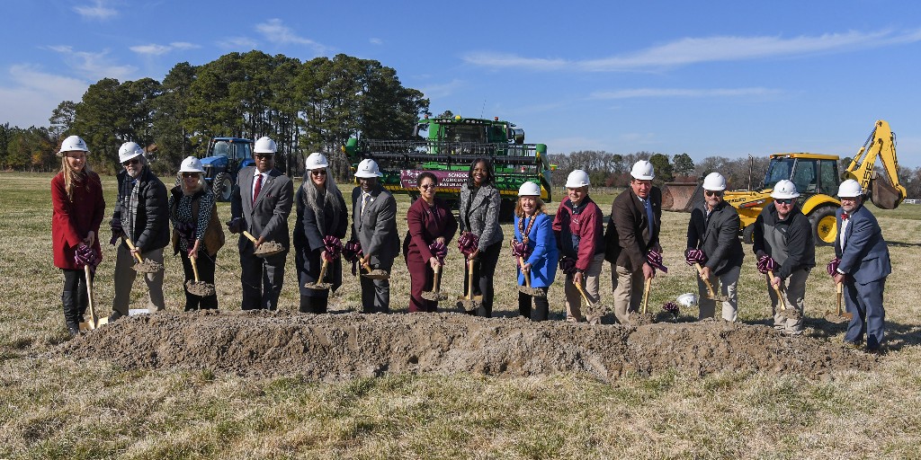 Shovels broke ground today, paving the way for UMES’s new Agricultural Research & Education Center.  Learn more at ow.ly/U6UQ50Qe8EA

@umesnews @umespres @chrisvanhollen @usdascience