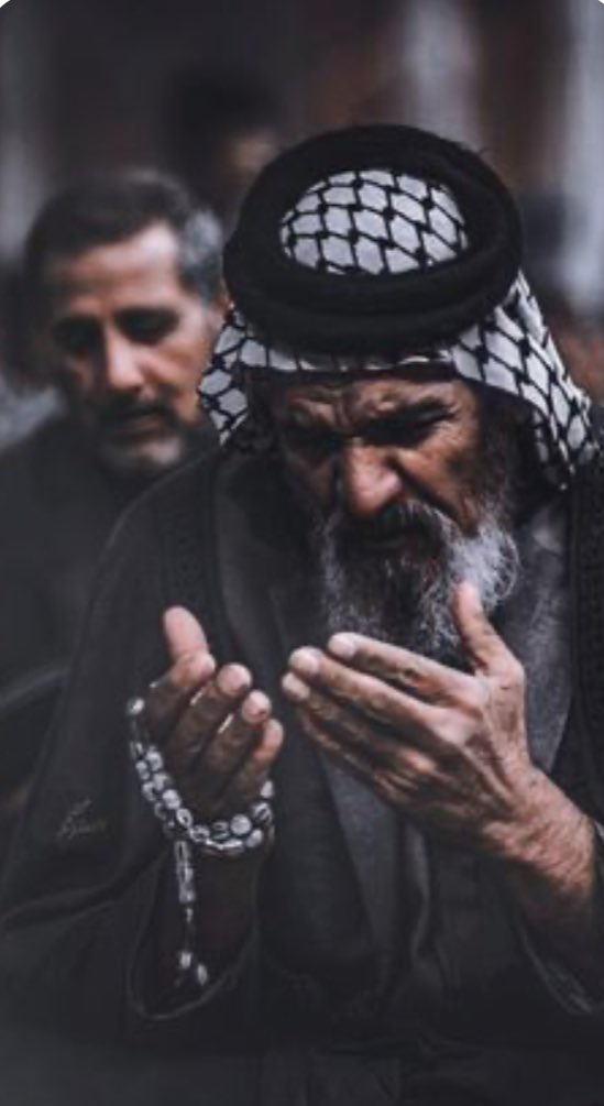 ظل مكانك ....فارغاً يا أمي
وجعلت إسمك بين طيات أدعيتي
 ورجوت الله أن يرزقك أضعاف ما أدعي به..
ورجوته  أن يجمعني بك في الجنة لعلي بالدعاء أوفي تلك المحبة حقها...
 وإن كانت لاتوفى بكيل ولا وزن
رحمكِ الله وجعلك ربي..
 لمحتي الأولى في جنَّات النَّعيم ..