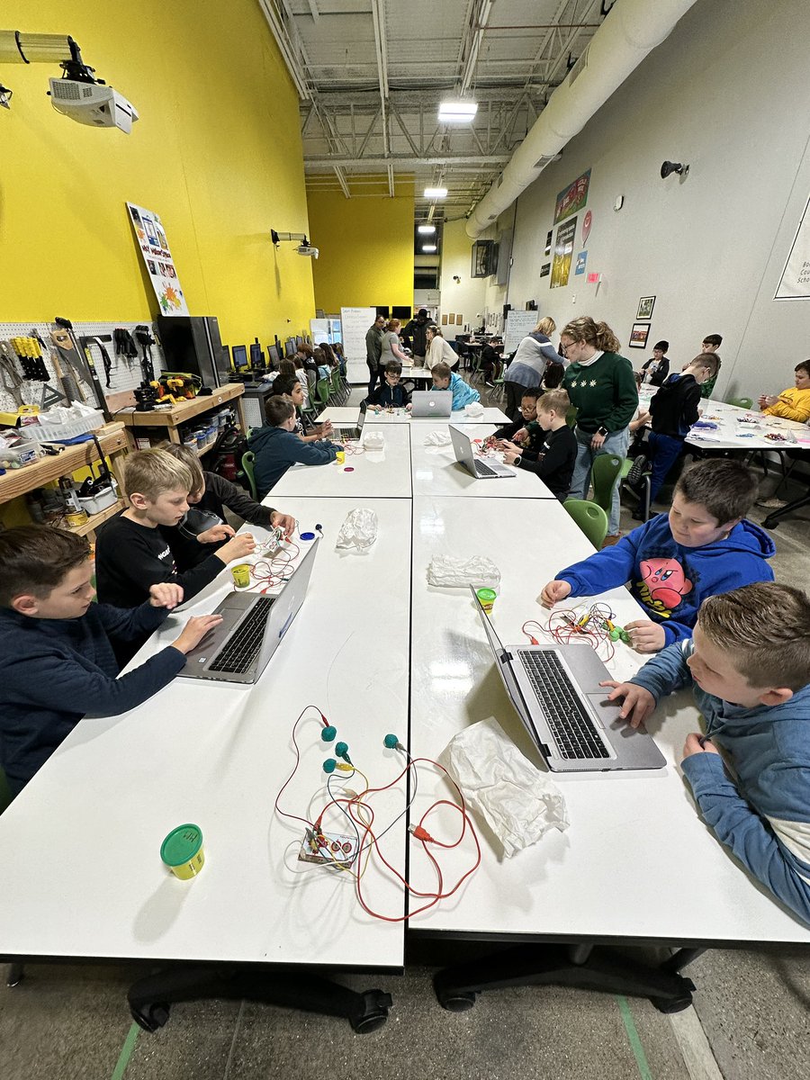 BooneKY_GATES's tweet photo. Our 4th and 5th grade students from LBES and GES worked hard as creators and engineers today! 
Thank you to Beth Koch and her interns @nkymakerspace for the most fun day of hands-on, deeper learning. https://t.co/oAG98RobTh