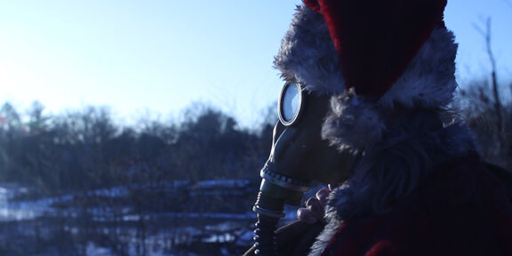 the_vhs_vortex's tweet photo. I finally watched "I'm Dreaming of a White Doomsday" by my old Internet friend
@ReelSplatter - extremely good. The acting, sets, and makeup are all on-point. I've heard some reviews that say the movie is boring; they are wrong. It's just a slow-burn, akin to 70's horror.

#Horror https://t.co/nDktQwGyzo