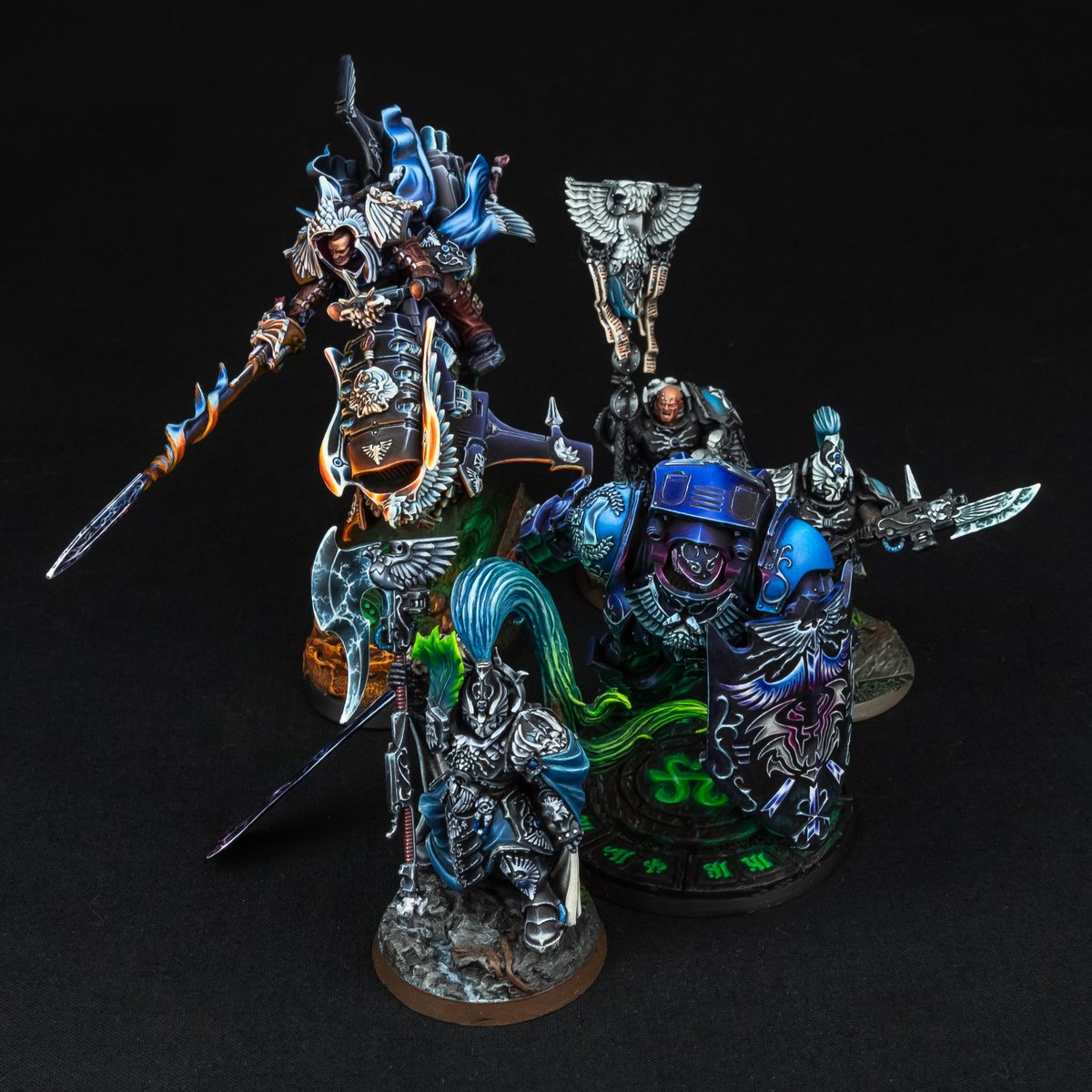 Look, it's a family group picture of all the Custodes I painted so far! 😊🤩

Can't believe I only needed 3.5 years for all of these! 🤣

#miniaturepainting #custodes #warhammercommunity