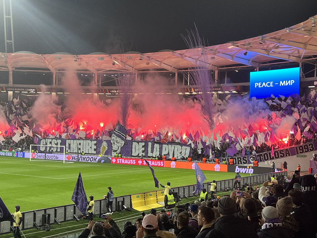 La LFP:

« En rappel d’un nouvel usage important et strictement interdit d’engins pyrotechniques, le Virage Brice écopera d’une fermeture pour un match ferme, et un match avec sursis. La décision se veut ferme et définitive.»

Le Virage Brice:              #TFCUSG