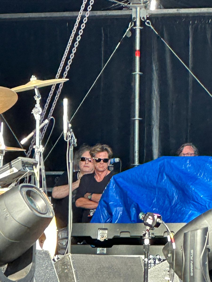 The Cure Argentina (@cureenargentina) on Twitter photo 2023-11-30 Santiago - Estadio Monumental David Arellano (Chile)
Robert + Jason viendo a The Cruel Visions
<a href="/craigatcof/">Chain of Flowers</a>
#THECUREenARGENTINA #primaverasoundbsas #robertsmith #argentina #uruguay #chile #SHOWSOFALOSTWORLD2023 #thecure 2023-11-30 Santiago - Estadio Monumental David Arellano (Chile)
Robert + Jason viendo a The Cruel Visions
<a href="/craigatcof/">Chain of Flowers</a>
#THECUREenARGENTINA #primaverasoundbsas #robertsmith #argentina #uruguay #chile #SHOWSOFALOSTWORLD2023 #thecure